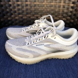 Brooks Rebel 7 Womens Sneakers